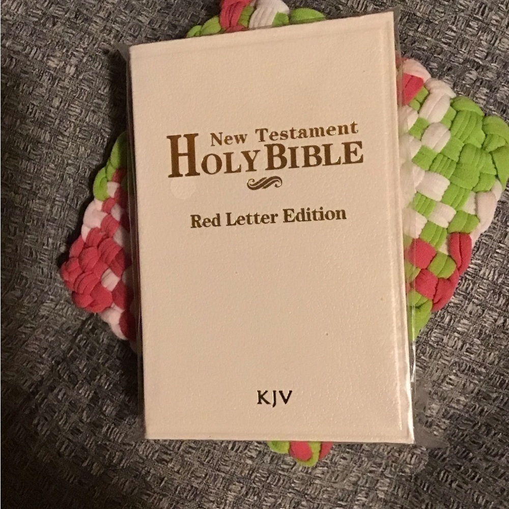 Holy Bible New Testament KJV Red Letter Edition NWT never opened pocket size - Picture 2 of 3